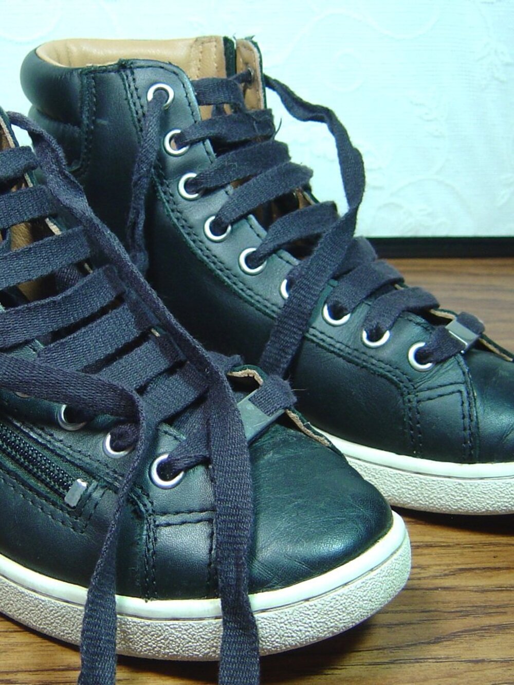Women's black high top Ugg sneakers-lace up-side zipper-size 7.5